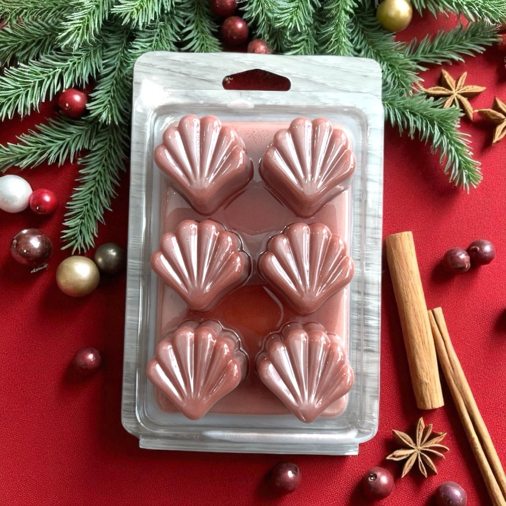 Hand Crafted “Lingonberry Spice” Scented Coconut Soy Wax Melts (Seashell-Shaped)